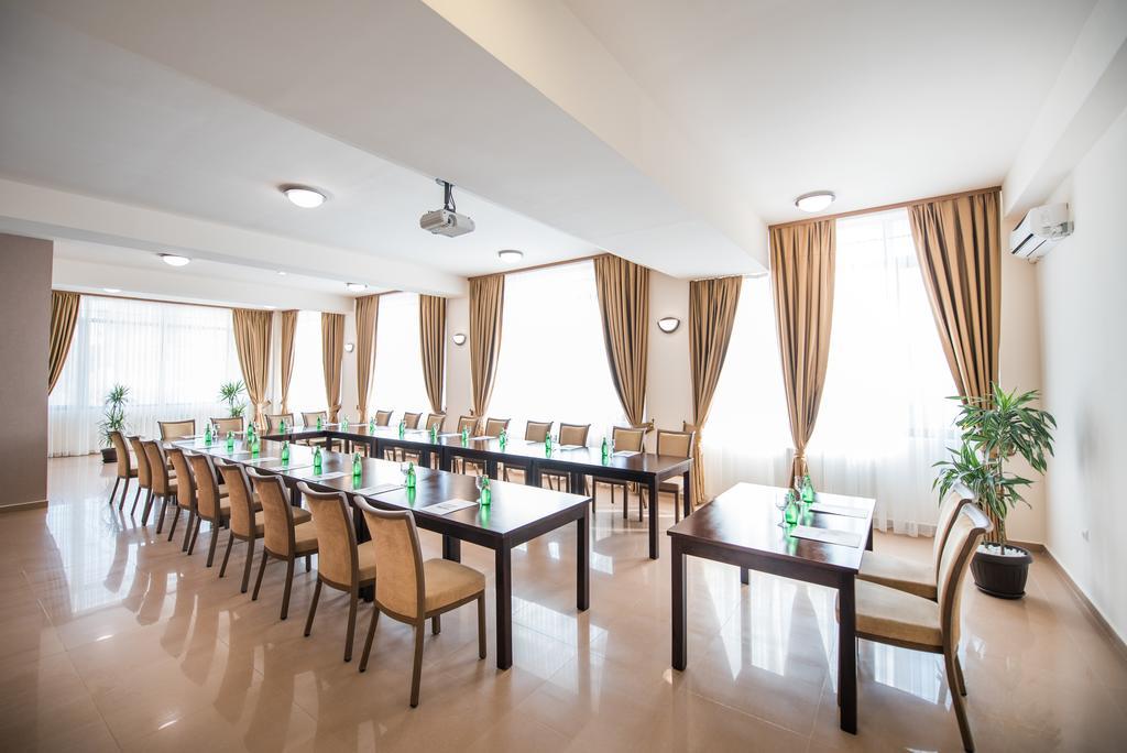 Hotel Oxford Mamaia Bagian luar foto