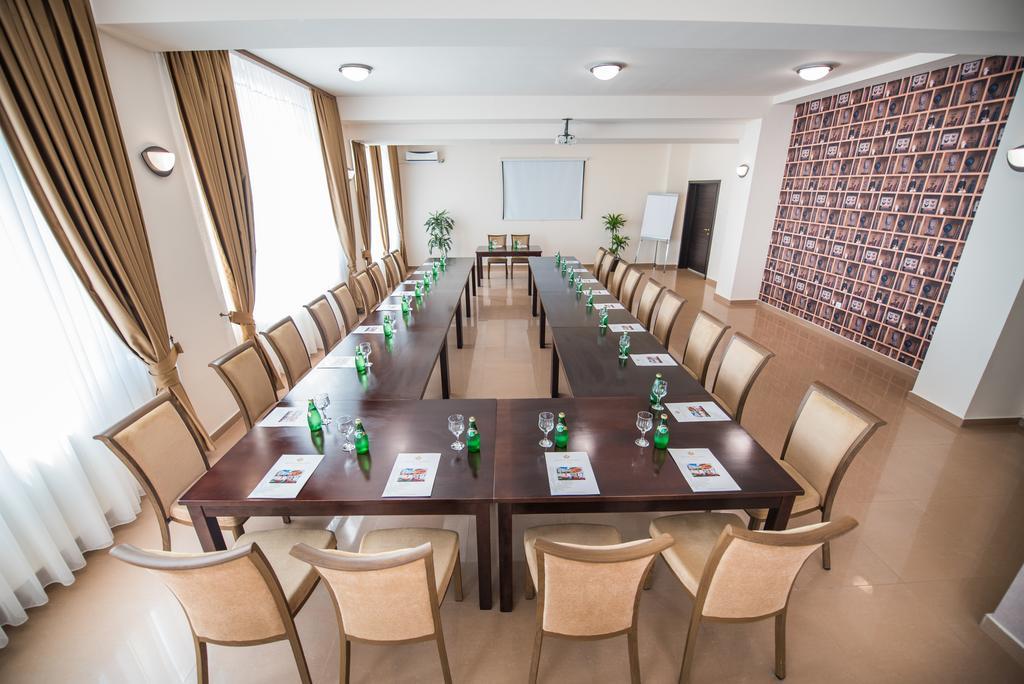 Hotel Oxford Mamaia Bagian luar foto